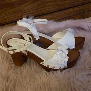 Brand new sandals in great condition